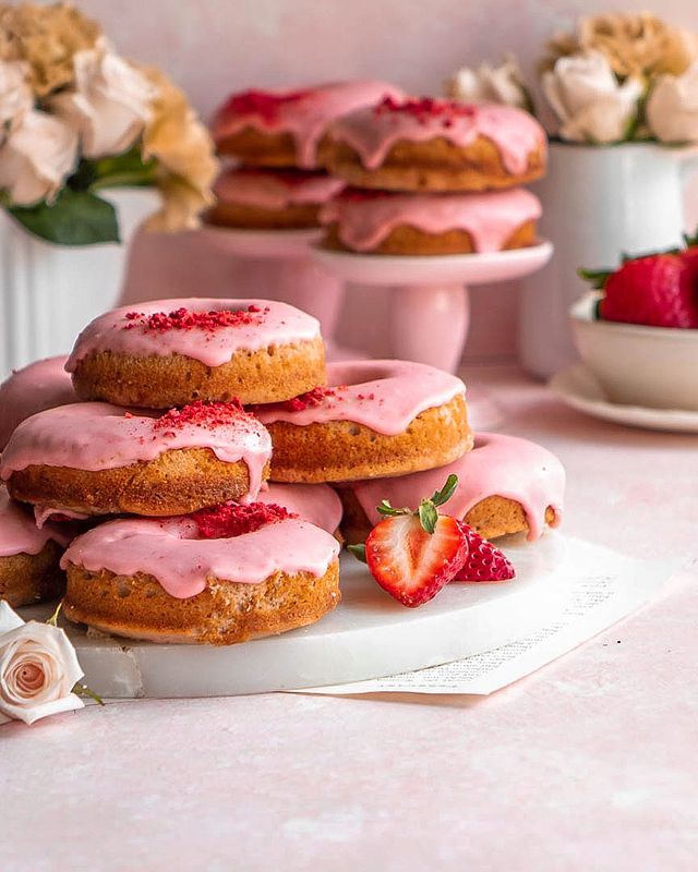 Baked Strawberry Rose Donuts